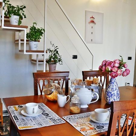 La Casetta Di Nonna Pina - Appartamento Con Cucina In Pieno Centro Torre Annunziata Exterior foto